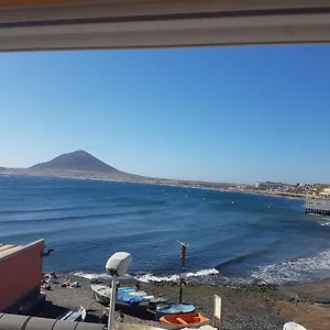  Apartment Red Mountain And The Sea